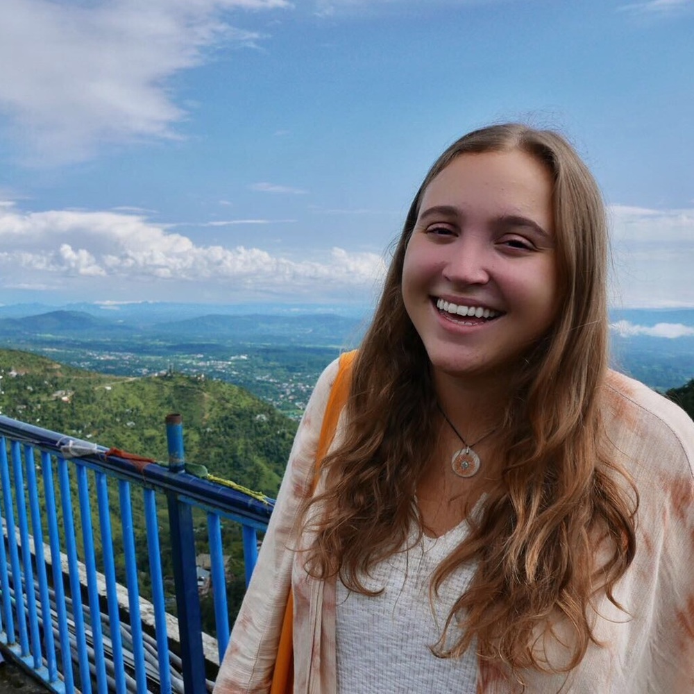 Meet your Posher, Becca